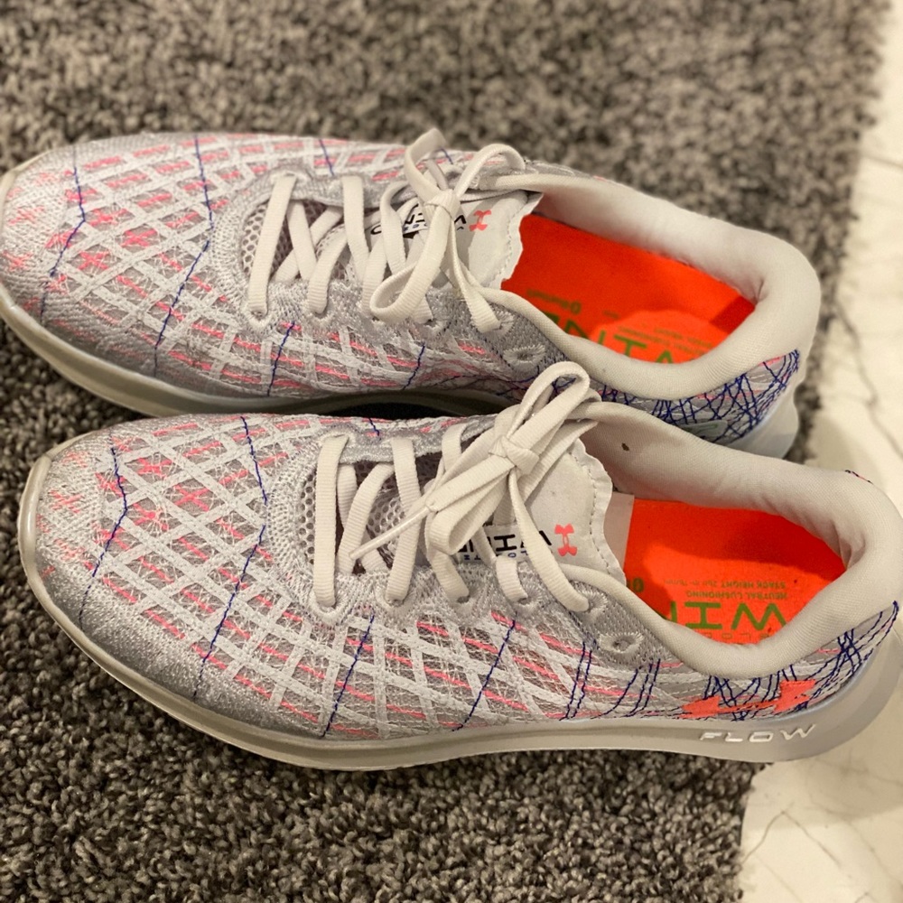 Under Armour Women's Flow Velociti Wind Running